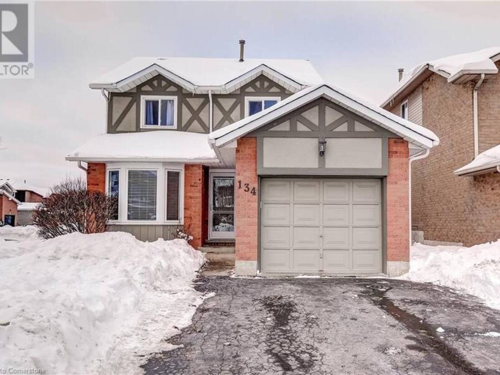 134 CHARING Drive, Hamilton, Ontario L8W 3A9