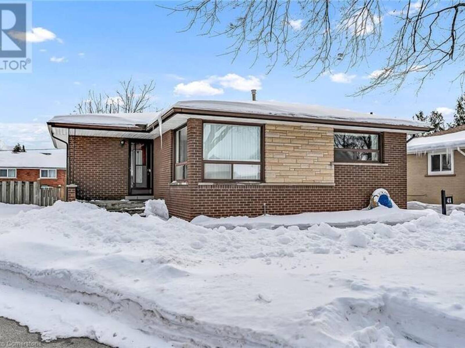 41 CRANE Court, Hamilton, Ontario L9A 3Z1