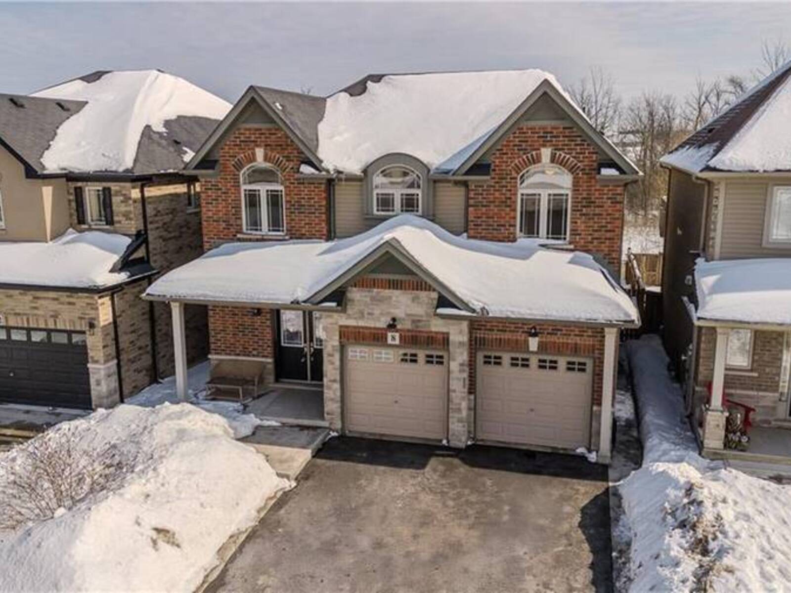 8 THORNBURY Court, Hamilton, Ontario L8J 0G7