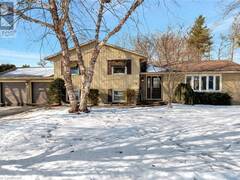 49 LYNNDALE Road Newmarket Ontario, N3Y 1Z7