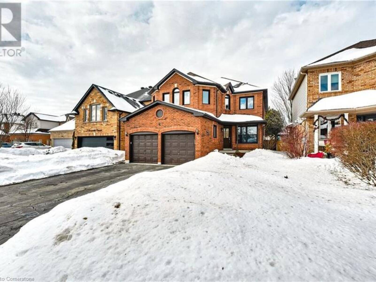 5 CHATSWORTH Crescent, Waterdown, Ontario L8B 0N6