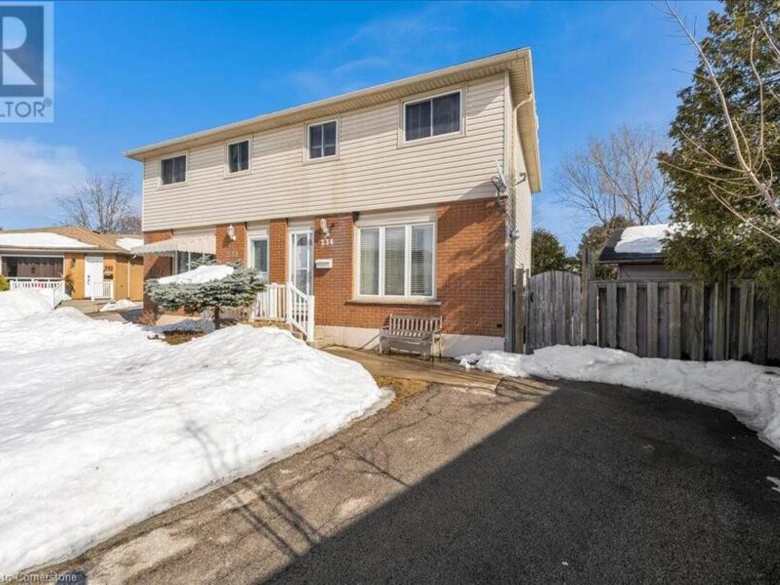 236 LAWNHURST Court, Hamilton, Ontario L8V 4R4