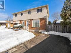 236 LAWNHURST Court Hamilton Ontario, L8V 4R4