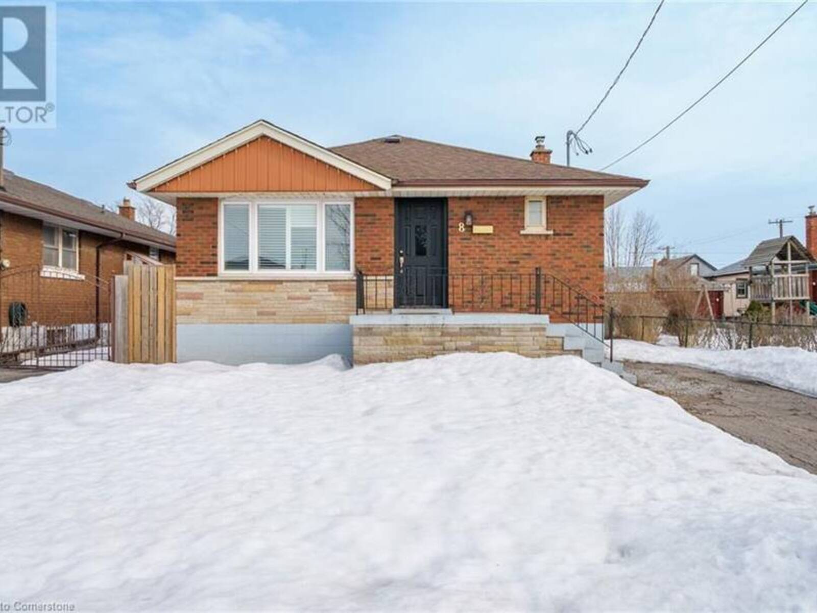 8 SHYNAL Avenue, Hamilton, Ontario L8H 6K1