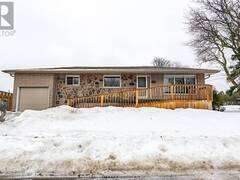 16 GATINEAU Drive Hamilton Ontario, L8T 2W4