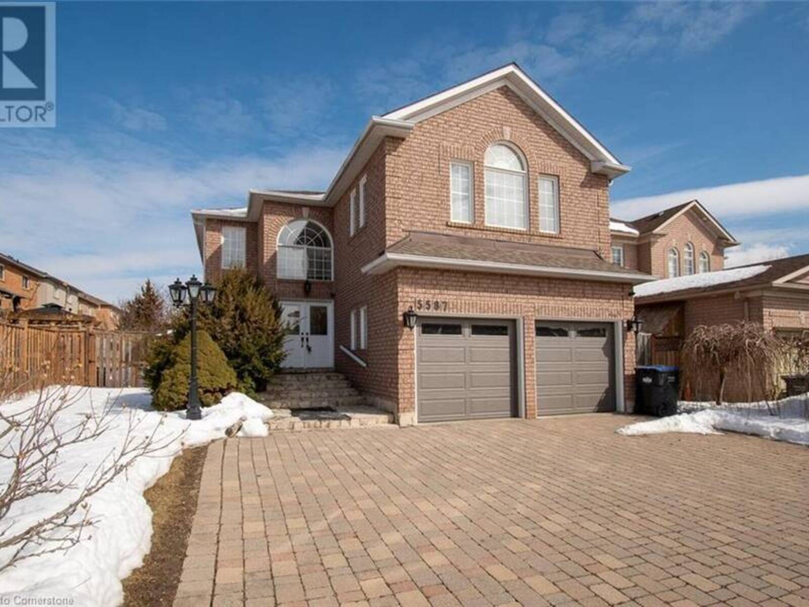 5587 WHIMBREL Road, Mississauga, Ontario L5V 2J4