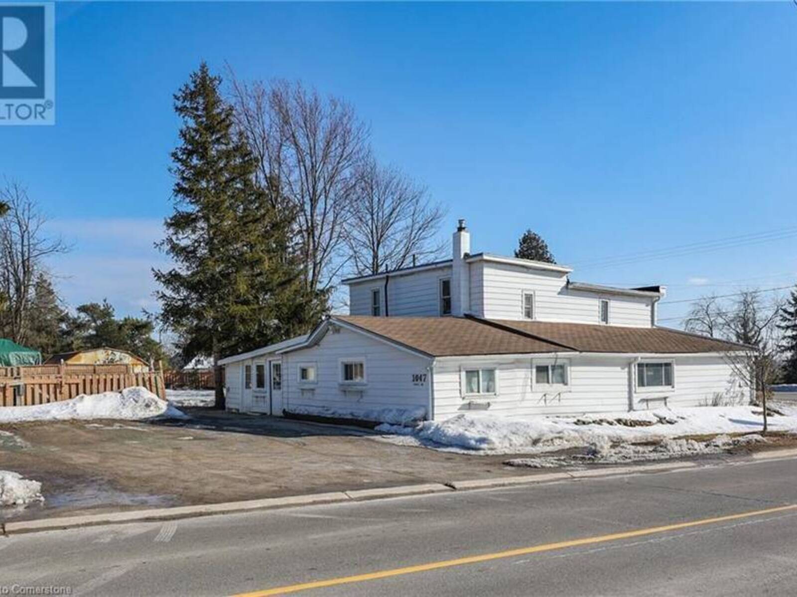 1047 RIDGE Road, Hamilton, Ontario L8J 2X4