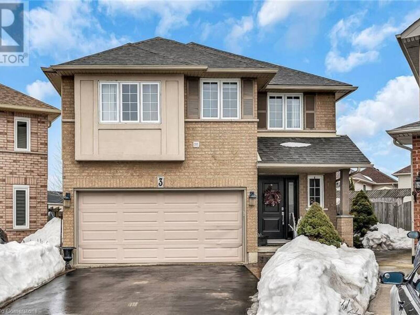 3 MAGENTA Court, Hamilton, Ontario L9B 2V9