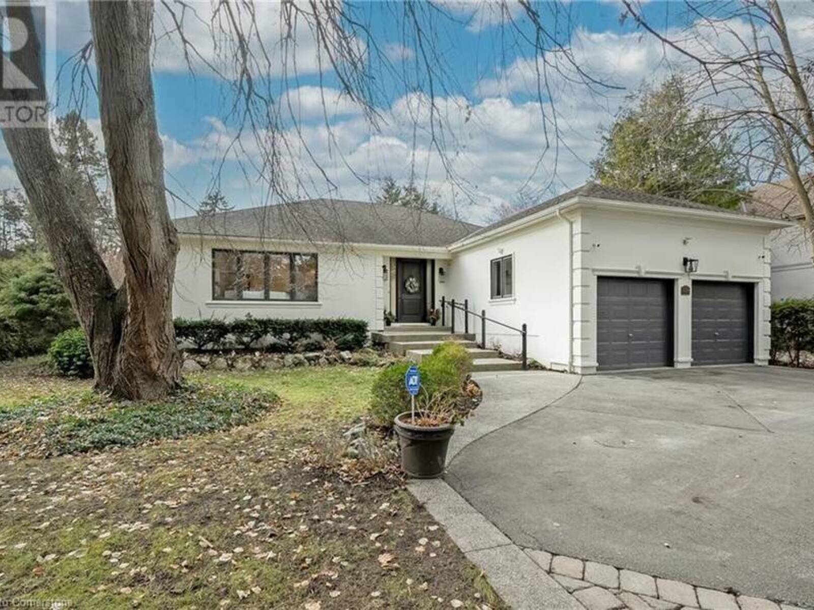 406 MAPLE GROVE Drive, Oakville, Ontario L6J 4V7