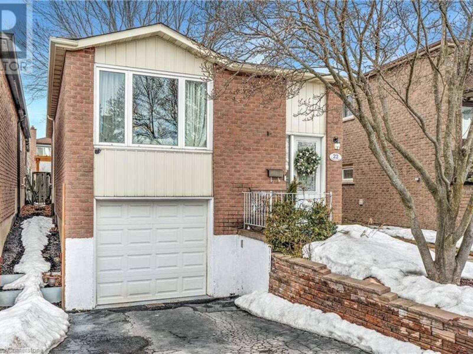 22 GARDEN Crescent, Hamilton, Ontario L8V 4T4