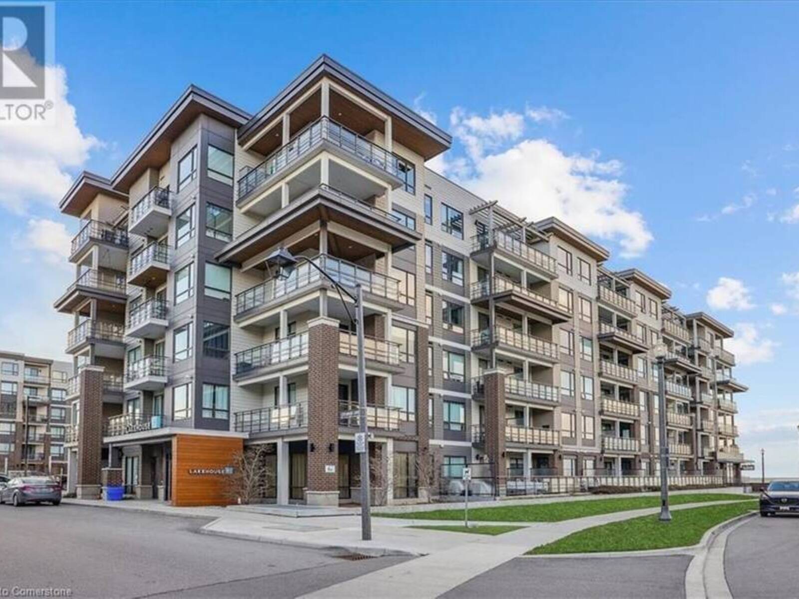 10 ESPLANADE Lane Unit# 215, Grimsby, Ontario L3M 0H1