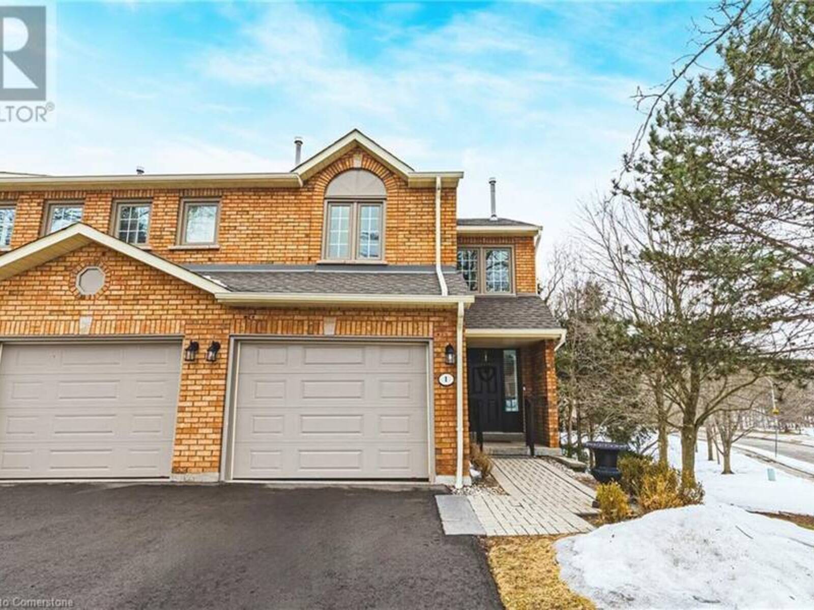 14 HUNTINGWOOD Avenue Unit# 1, Dundas, Ontario L9H 6X3