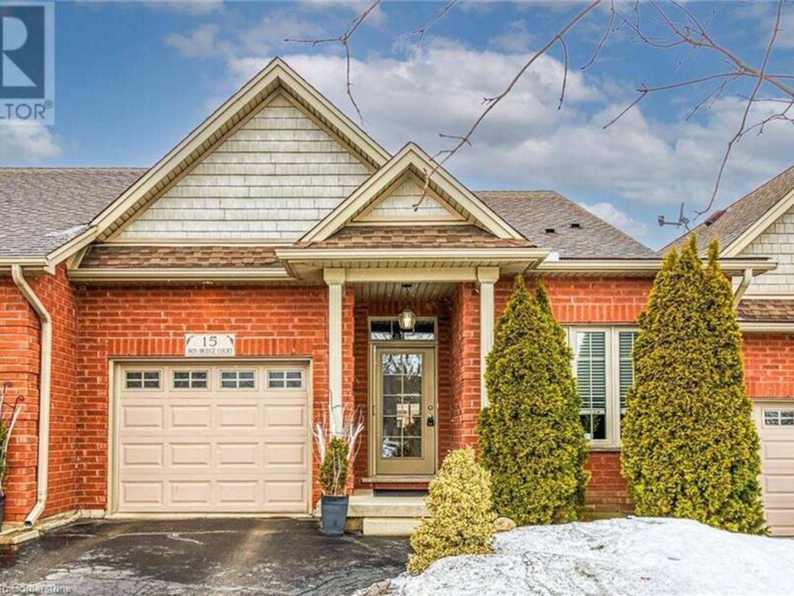 15 IRON BRIDGE Court, Caledonia, Ontario N3W 0A4