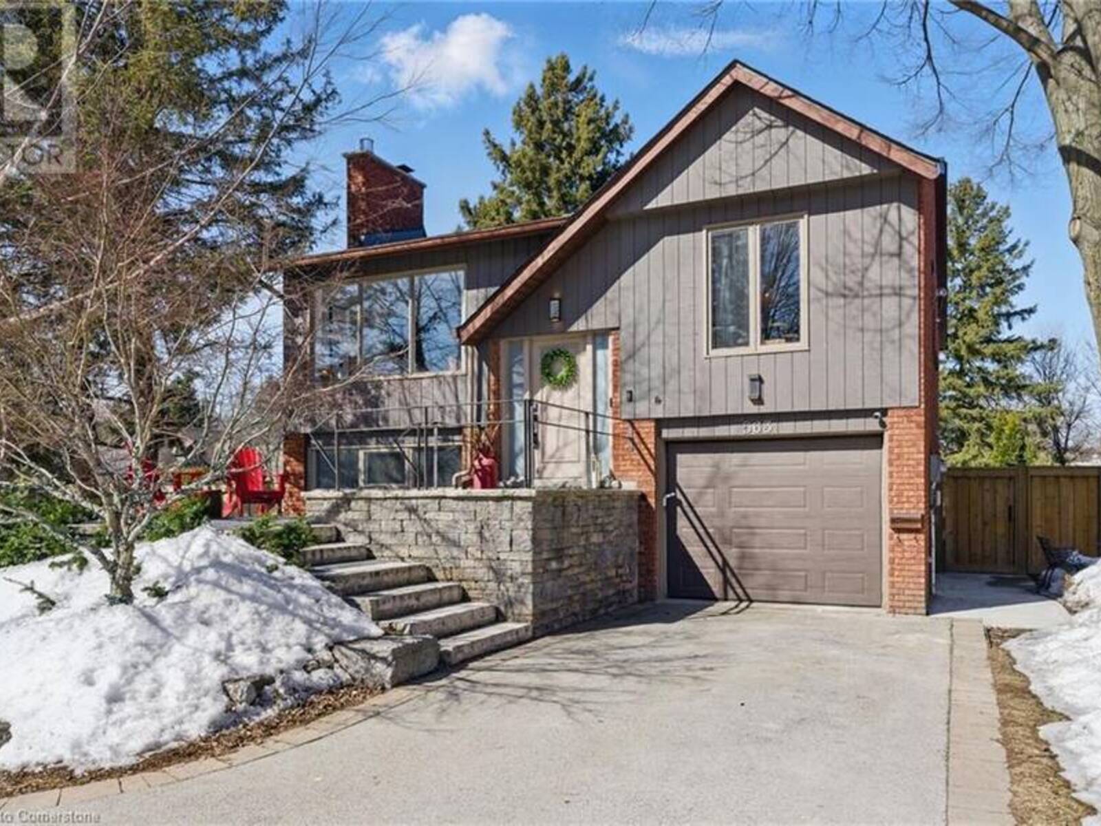 563 TUSCARORA Drive, Ancaster, Ontario L9G 3N9