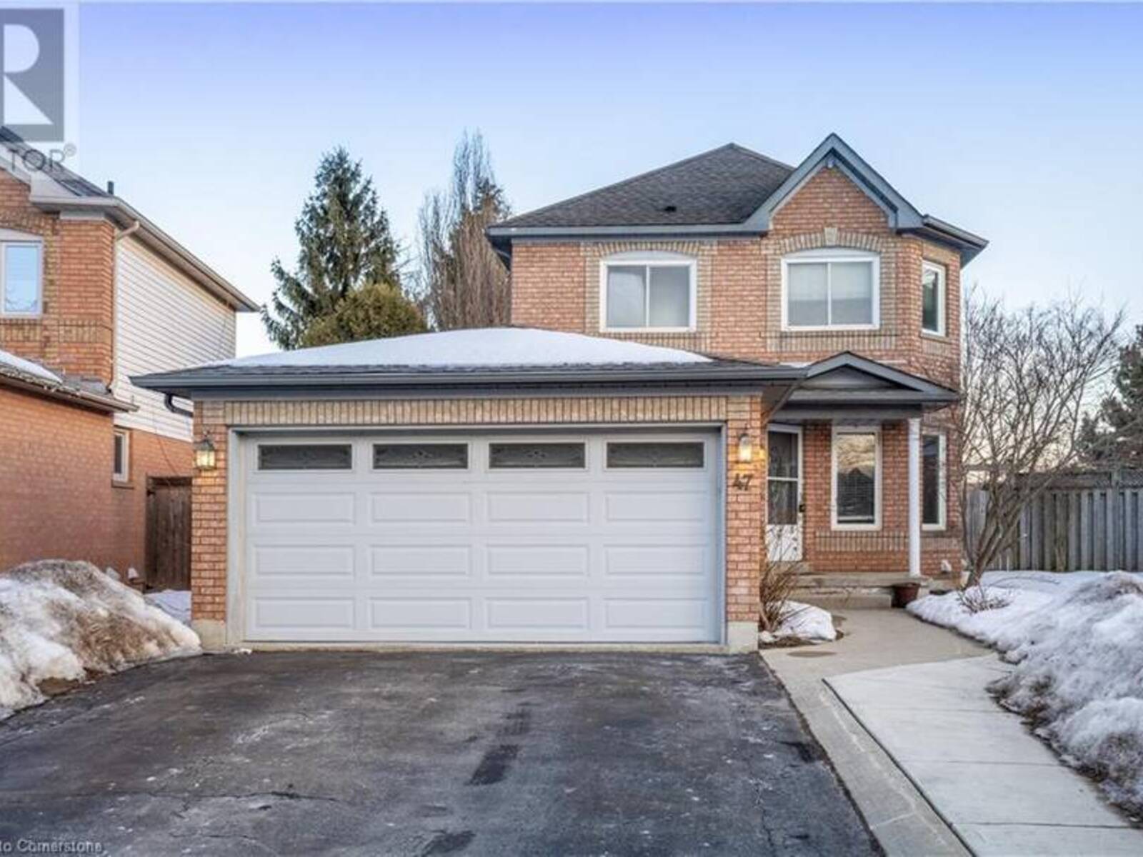 47 HEATHFIELD Crescent, Waterdown, Ontario L0R 2H5