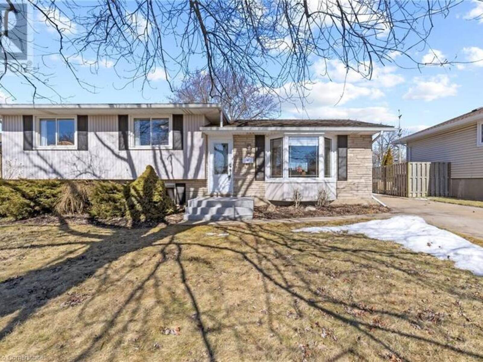 46 PRESTON Place, Welland, Ontario L3C 3K3