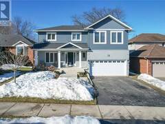 24 LININGTON Trail Dundas Ontario, L9H 7A3