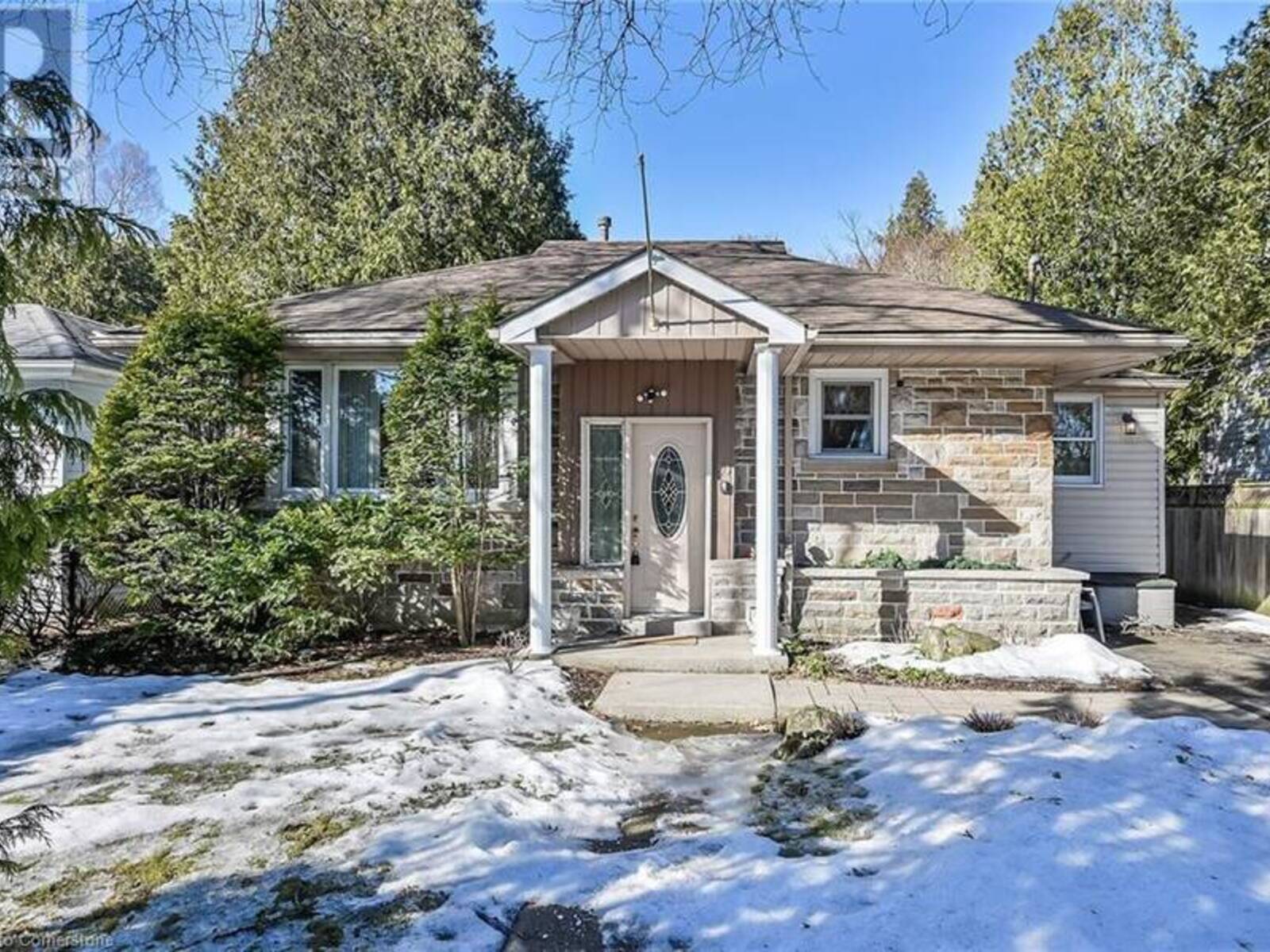 50 TWEEDSMUIR Avenue, Dundas, Ontario L9H 4H5