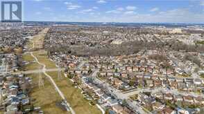 2079 HUNTERS WOOD Drive | Burlington Ontario | Slide Image Six