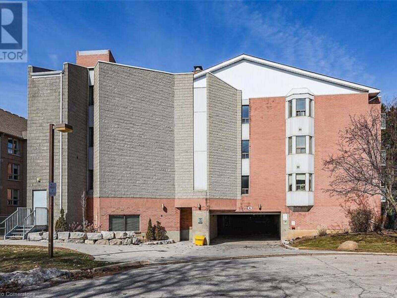 6 NIAGARA Street Unit# 302, Grimsby, Ontario L3M 5A4