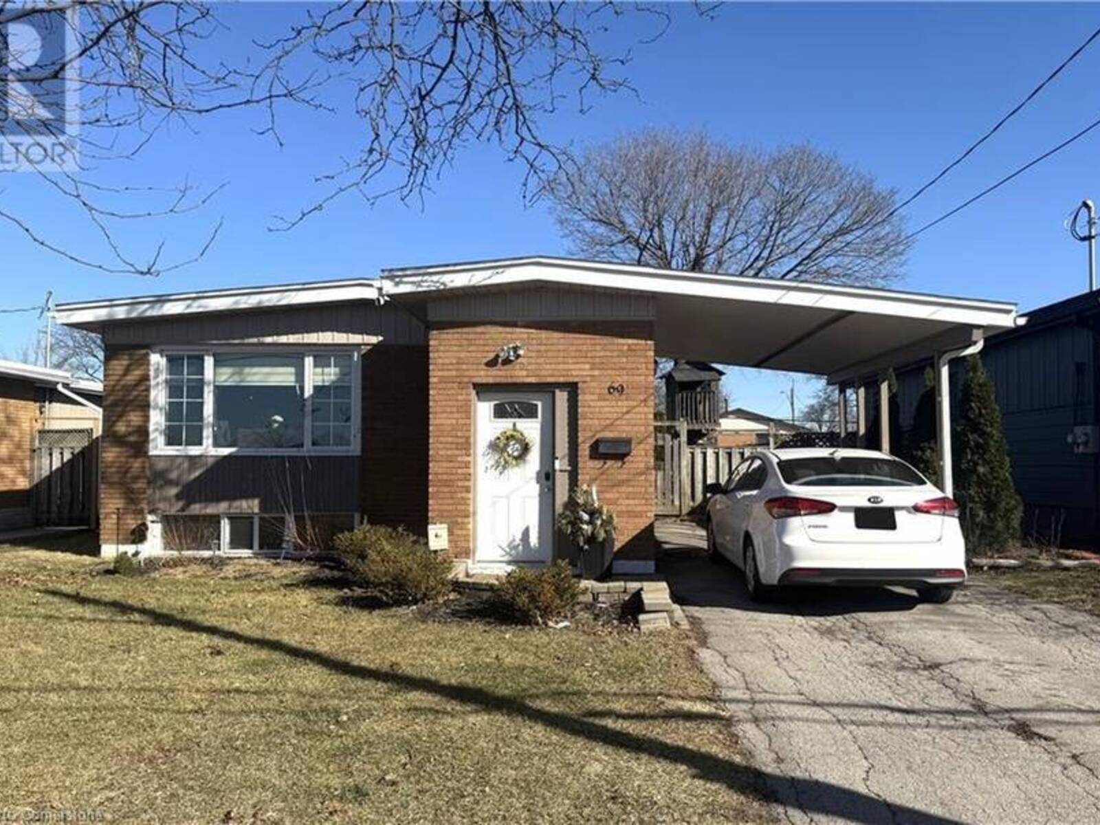 69 RONALDSHAY Avenue, Hamilton, Ontario L9A 3B2