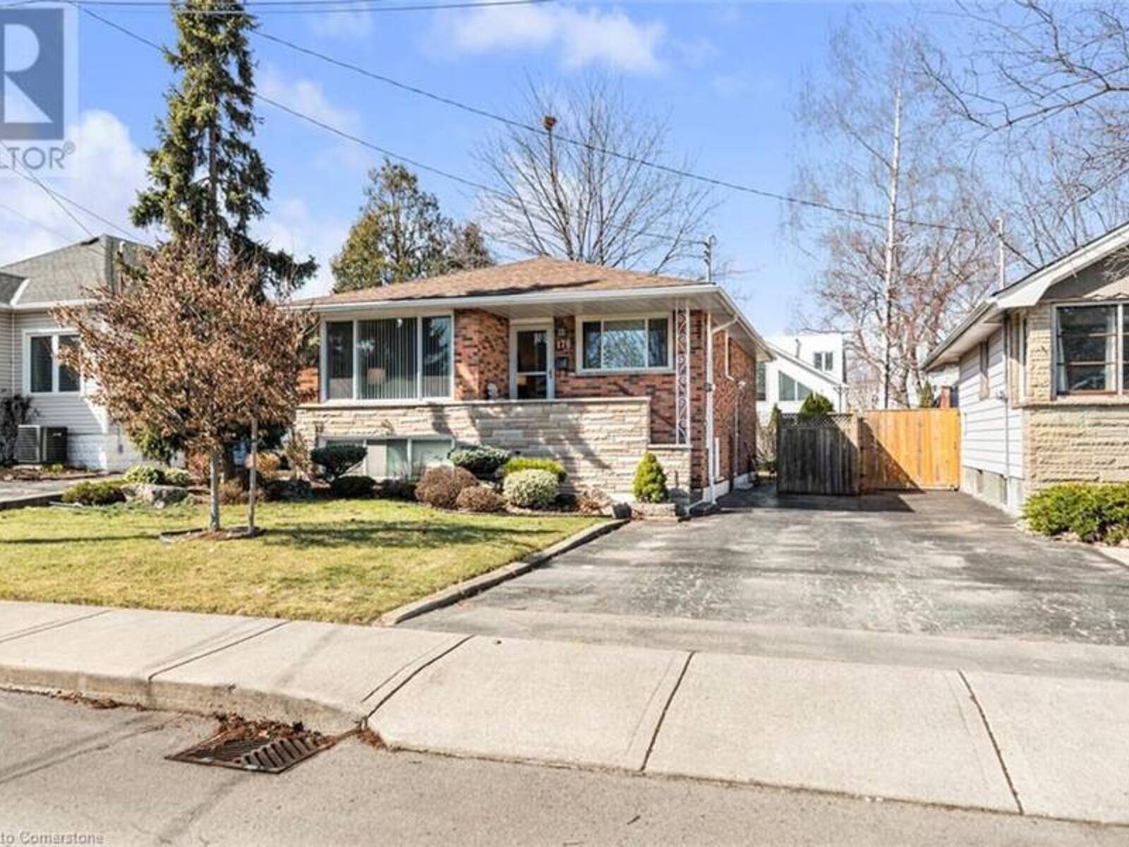 176 WALTER Avenue S, Hamilton, Ontario L8K 3L2