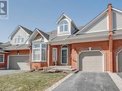 2141 COUNTRY CLUB Drive Unit# 11 Burlington Ontario, L7M 4E5