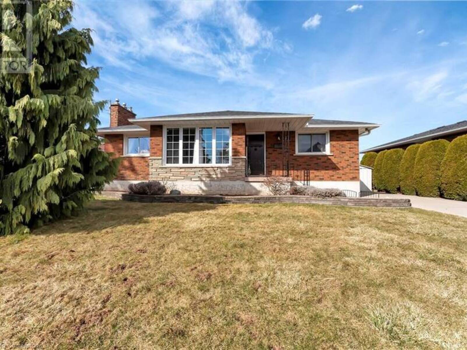 37 WOODSVIEW Avenue, Grimsby, Ontario L3M 3S8