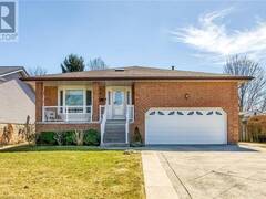 2 CLARE INNIS CRT Court Caledonia Ontario, N3W 1G5