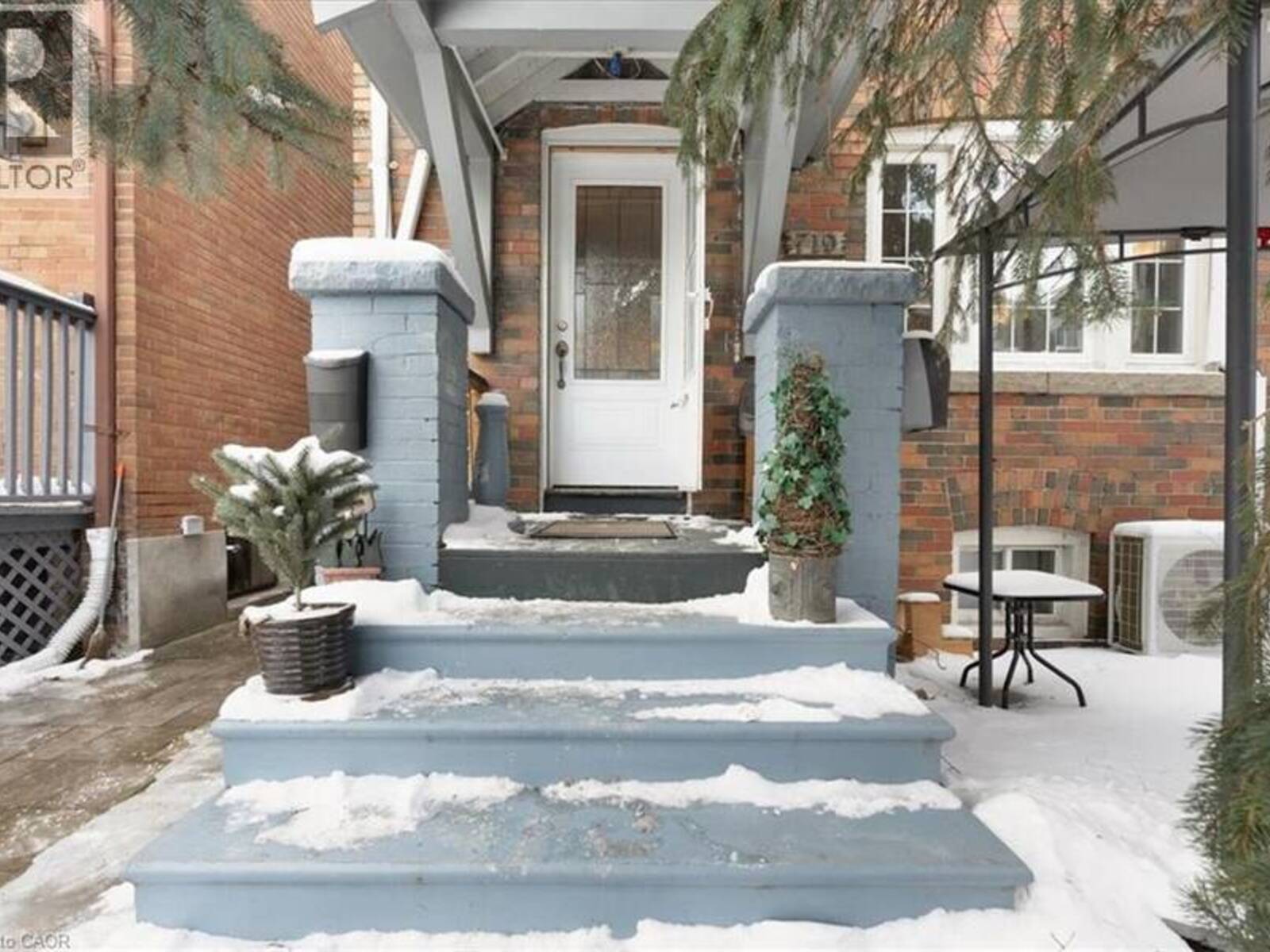 719 KINGSTON Road, Toronto, Ontario M4E 1R8