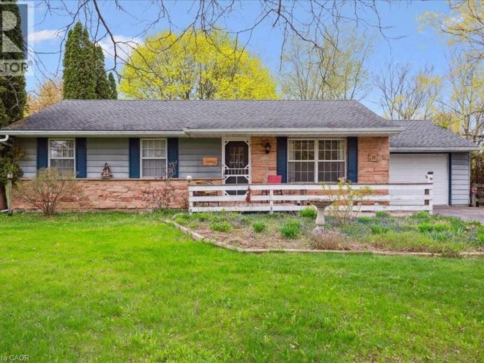 39 BANNOCKBURN Road, Kitchener, Ontario N2R 1M1