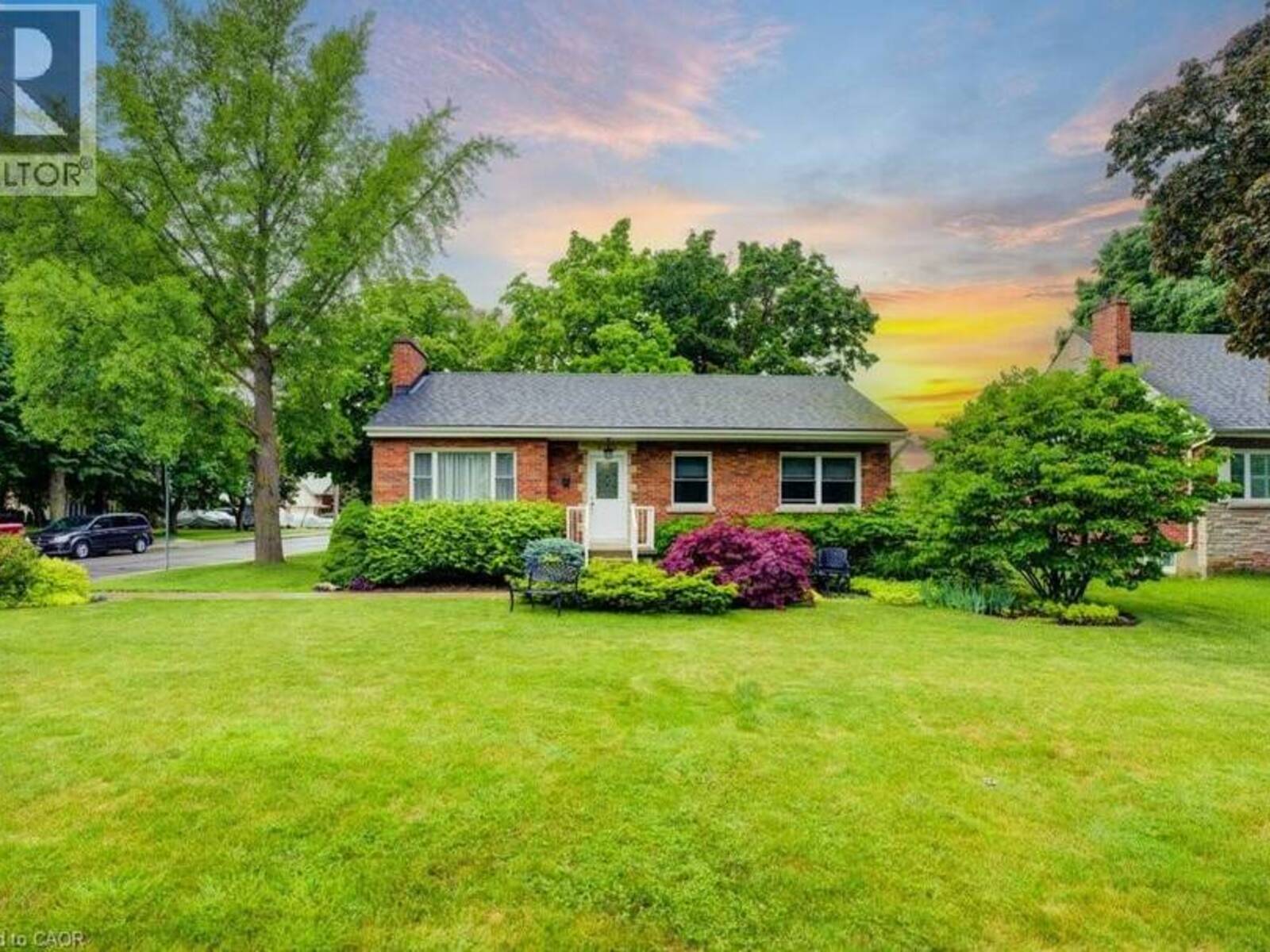 1 BRYANT Court, Hamilton, Ontario L8K 4A9
