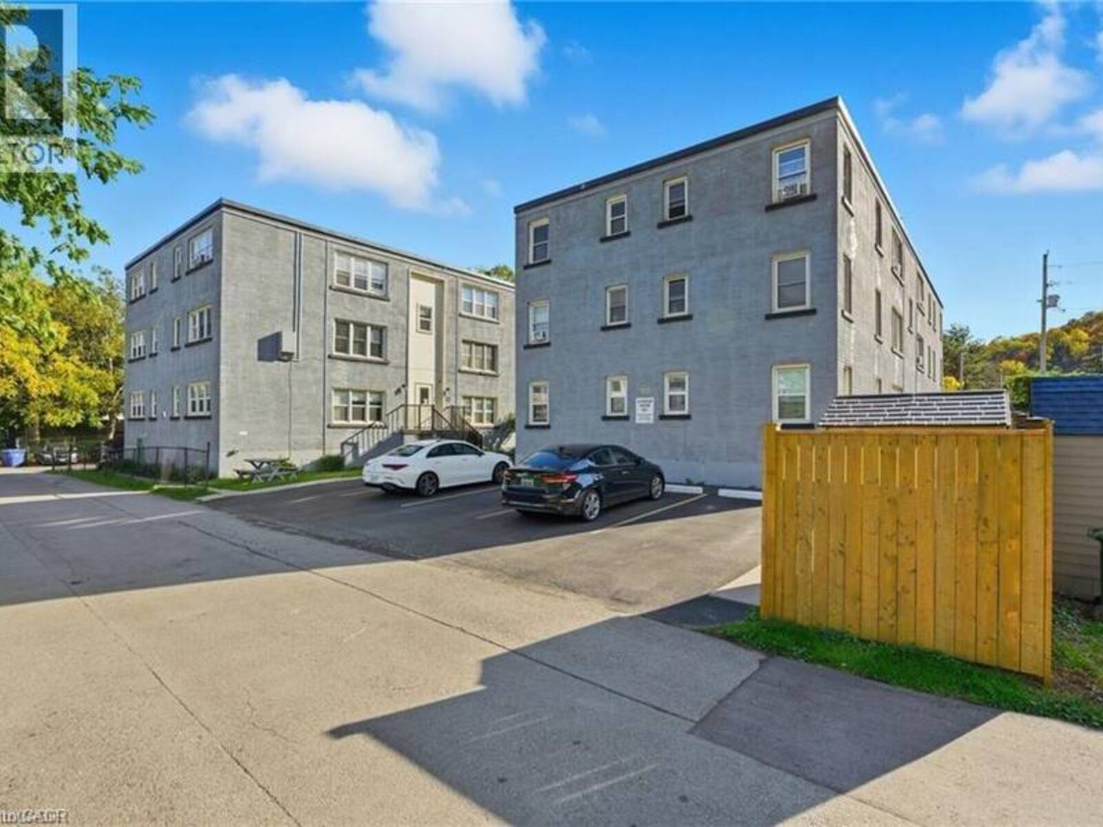 1755 KING Street Unit# 11, Hamilton, Ontario L8K 1V6