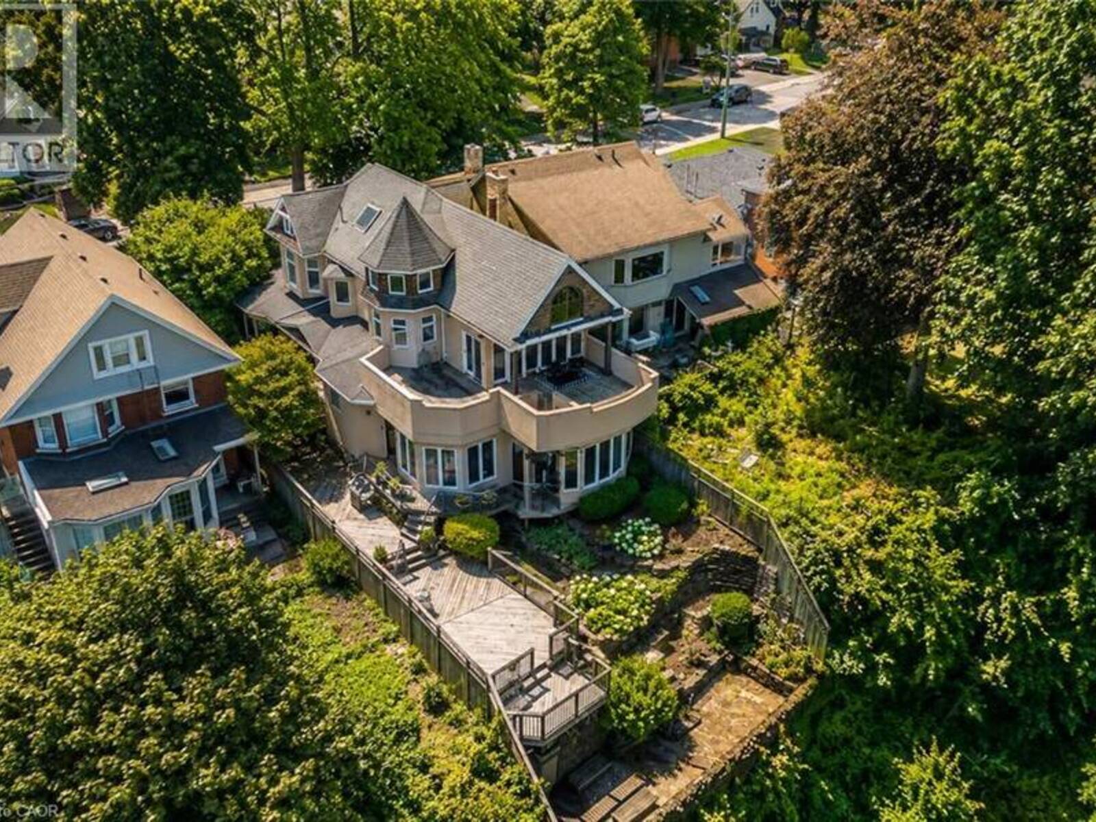 91 MOUNTAIN PARK Avenue, Hamilton, Ontario L9A 1A1