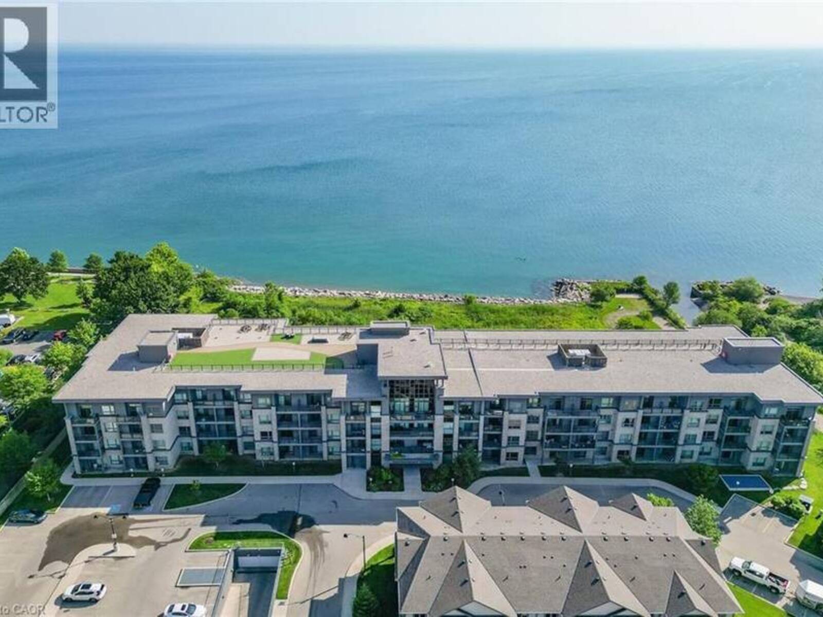35 SOUTHSHORE Crescent Unit# 327, Hamilton, Ontario L8E 0J2