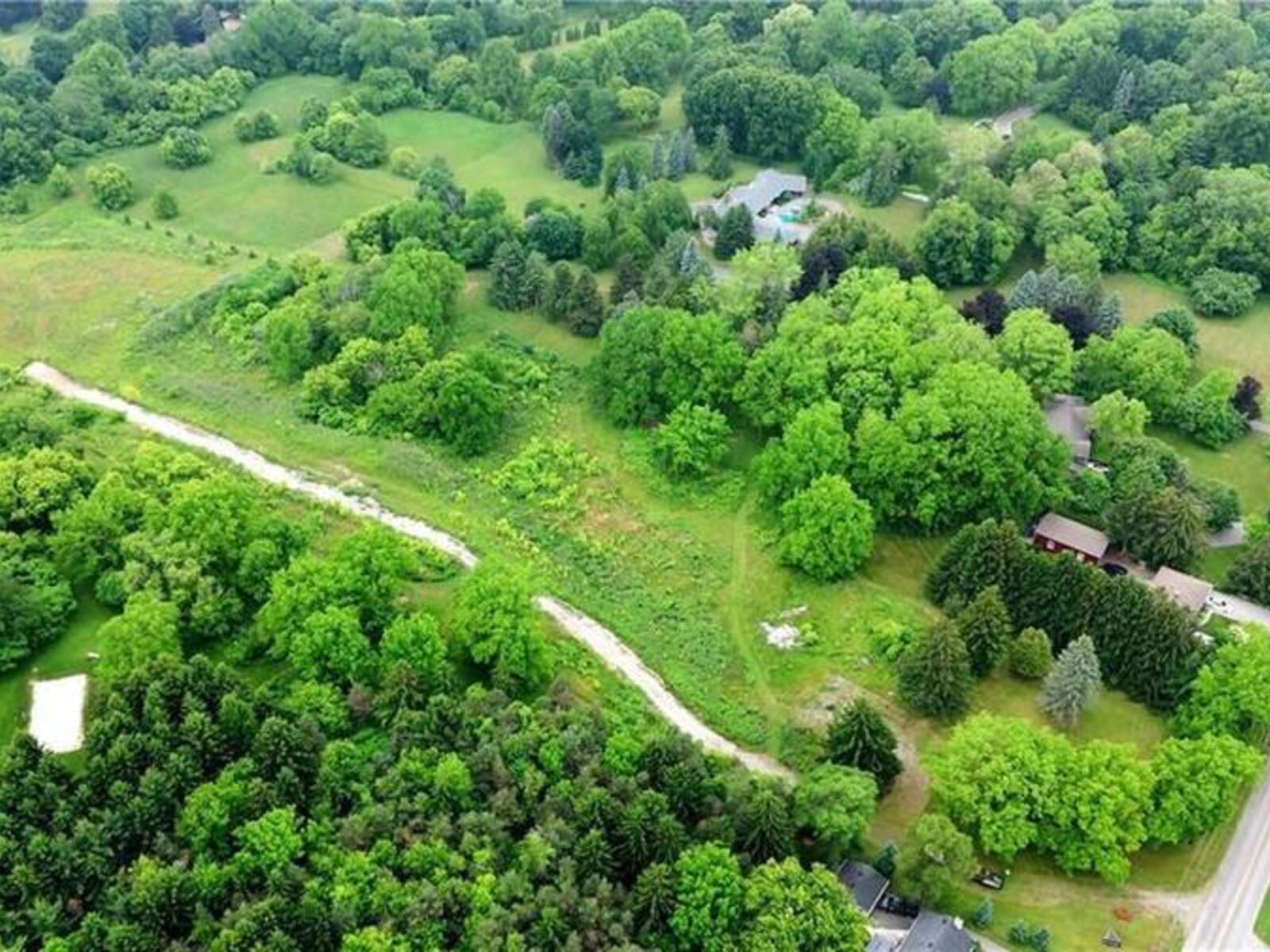610-612-614 HARVEST Road, Hamilton, Ontario L9H 5K7