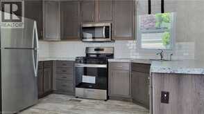 24 MACPHERSON Crescent | Hamilton Ontario | Slide Image Eight