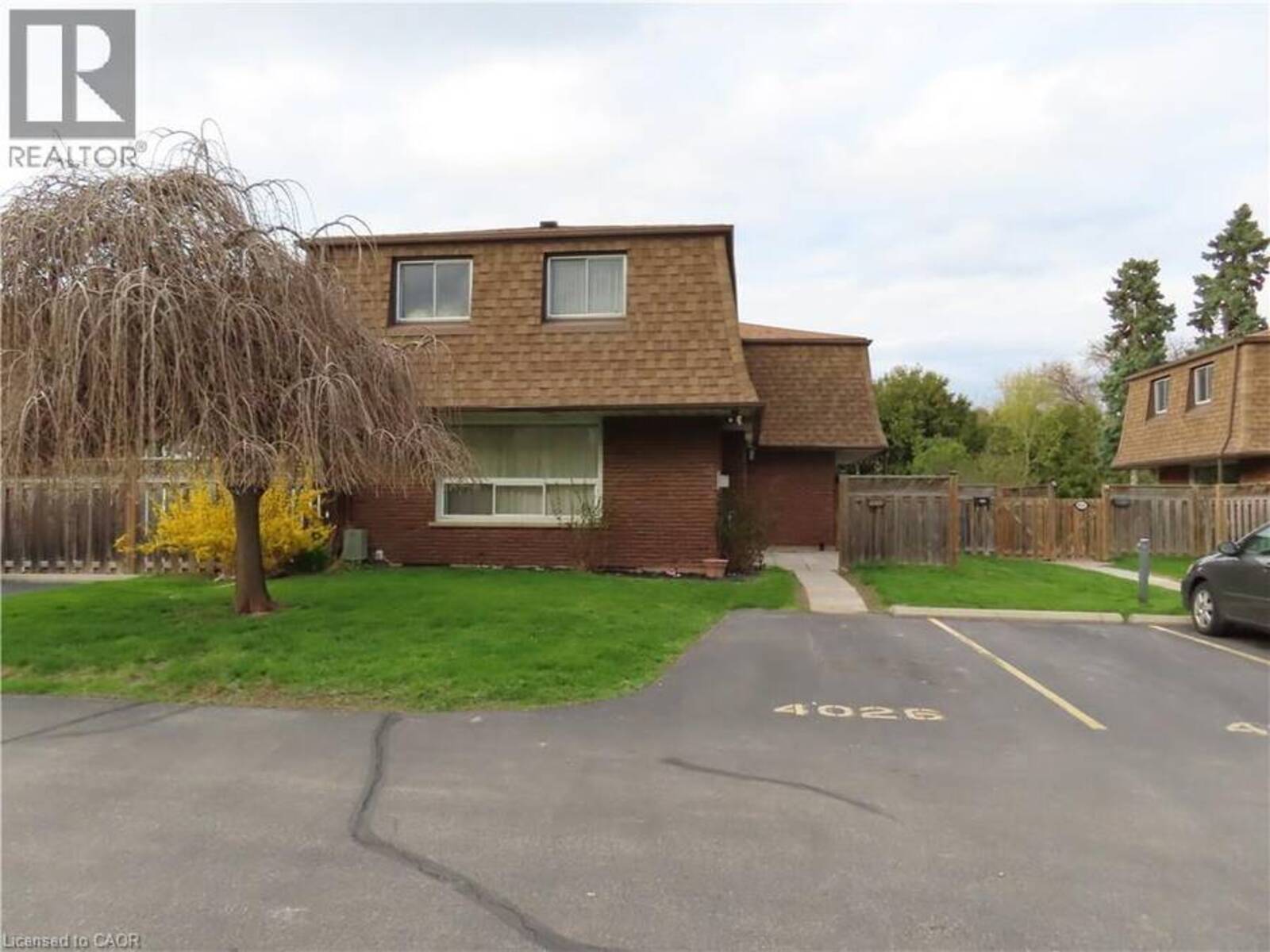 4026 LONGMOOR Drive Unit# 12, Burlington, Ontario L7L 1X2