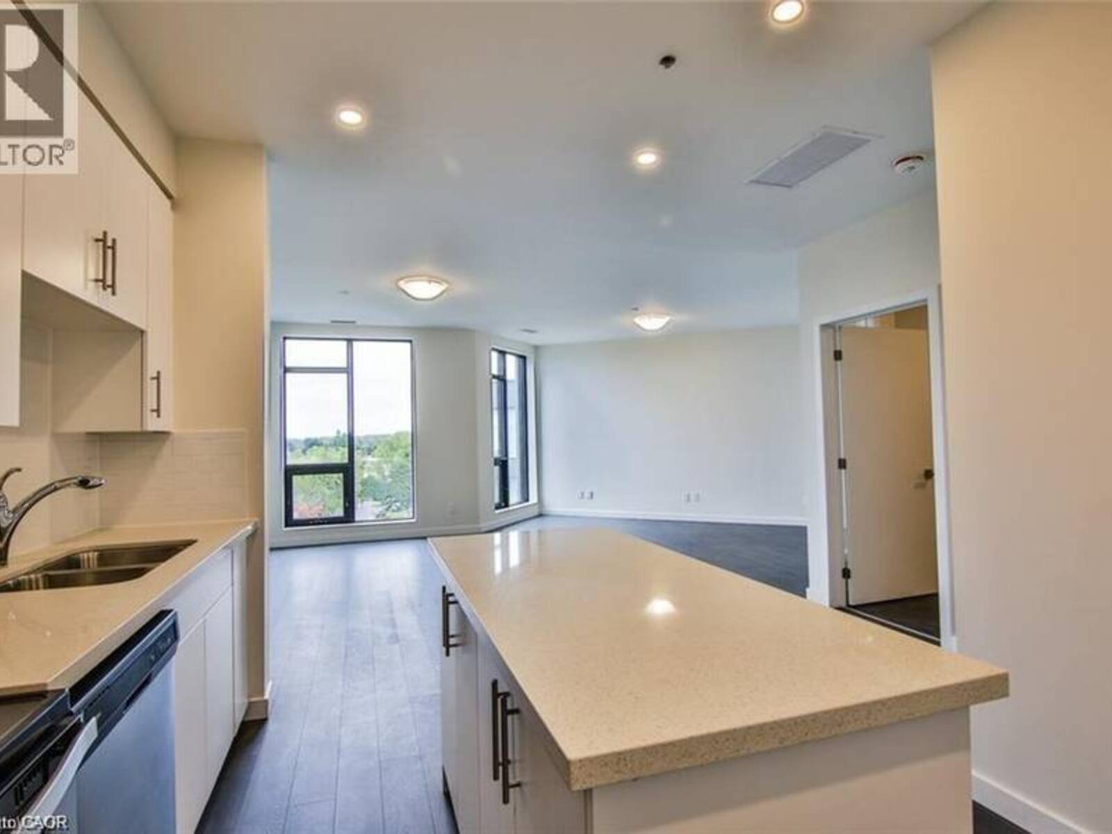 690 KING Street W Unit# 522, Kitchener, Ontario N2H 5L8