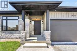 6192 CURLIN Crescent | Niagara Falls Ontario | Slide Image Two