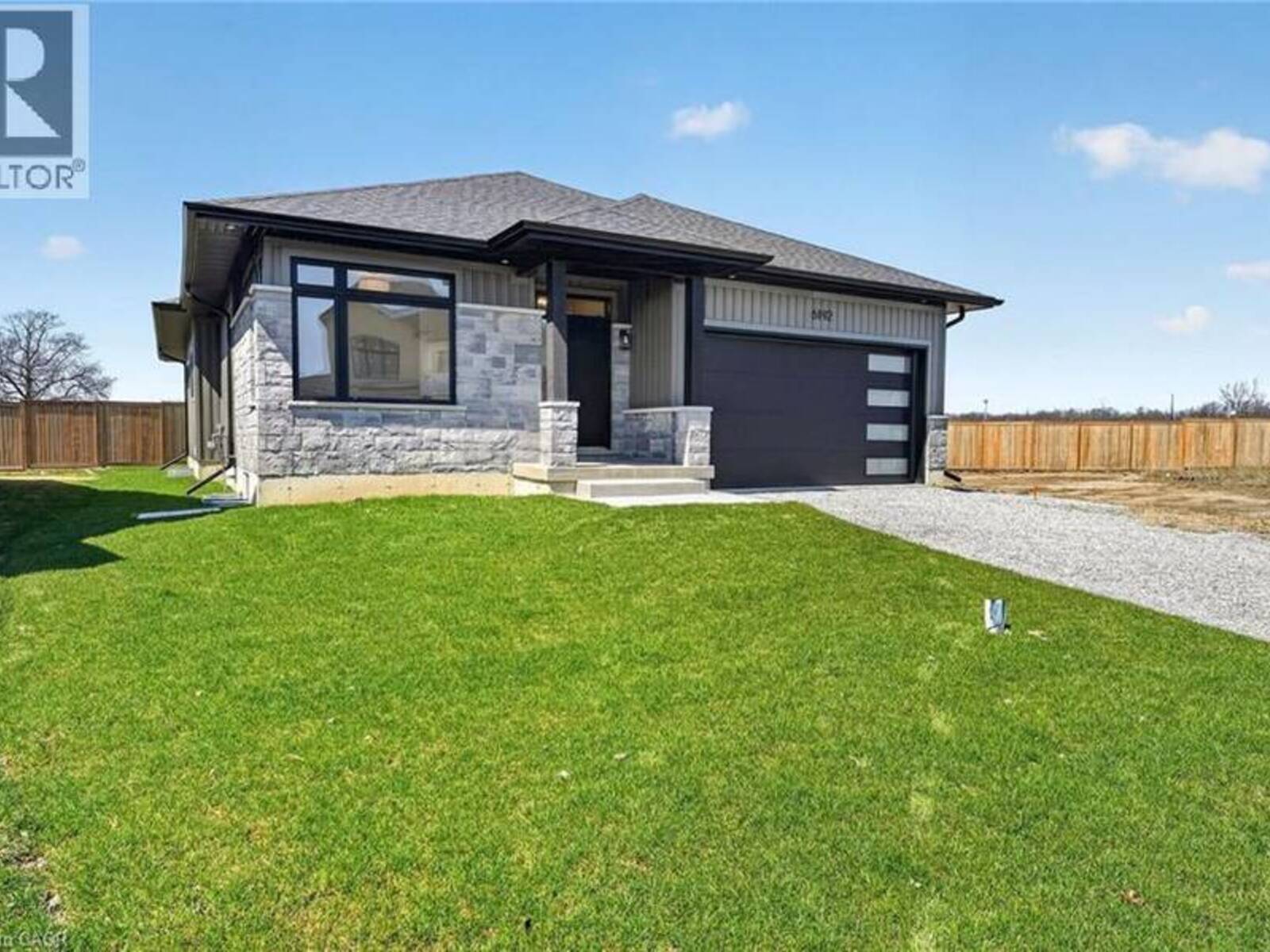 6192 CURLIN Crescent, Niagara Falls, Ontario L2H 3W6