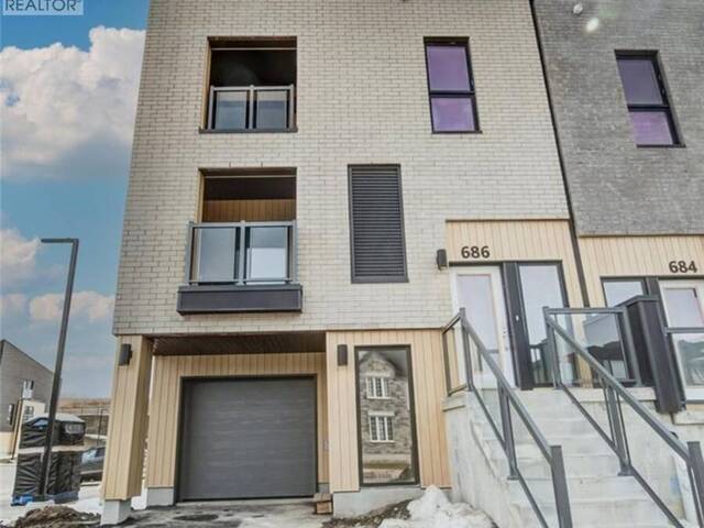 686 BENNINGER Drive Kitchener Ontario, N2E 0H8 - 2 Bedrooms Condo For Sale
