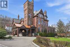 26 RAVENSCLIFFE Avenue | Hamilton Ontario | Slide Image Three
