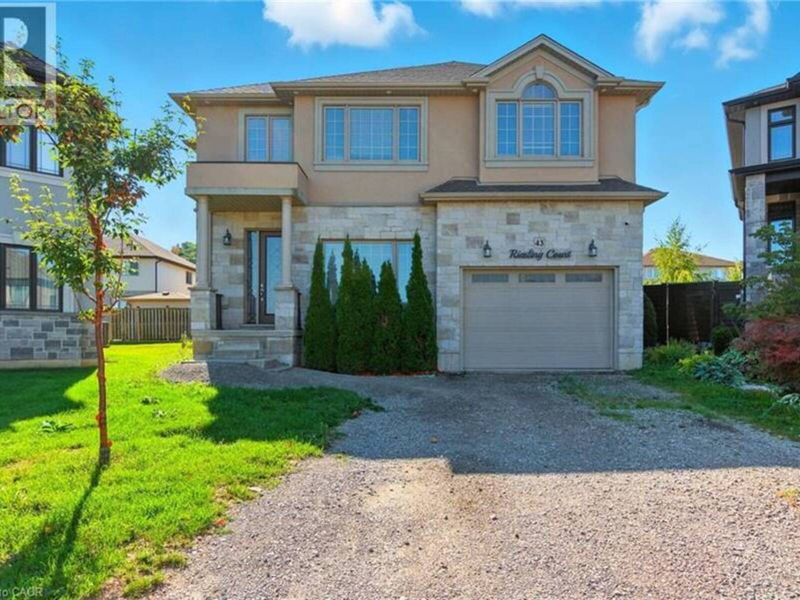 43 RIESLING Court, Hamilton, Ontario L8G 0B4