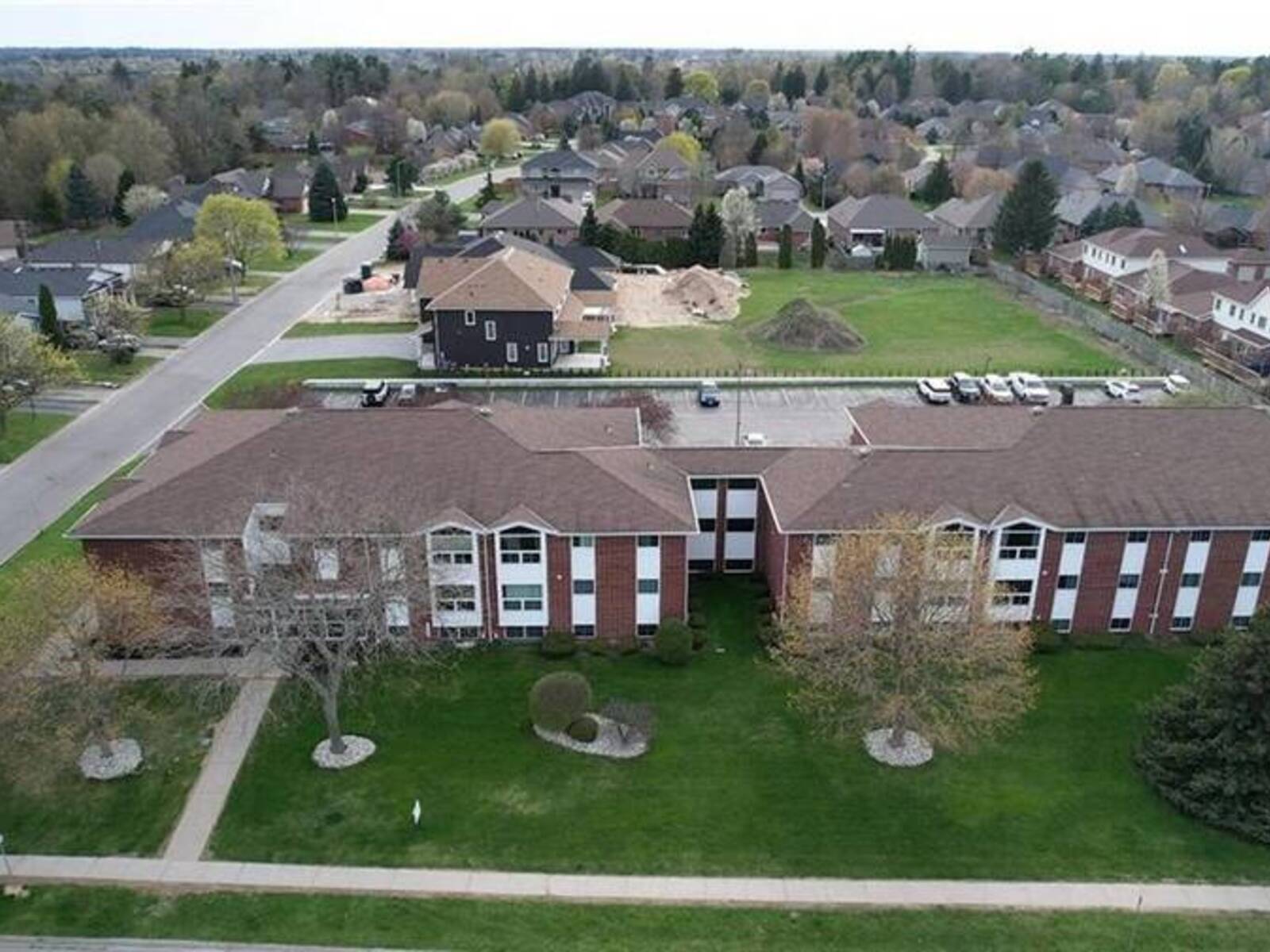 60 DONLY Drive S Unit# 101, Simcoe, Ontario N3Y 5K3