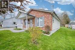 424 JOHN Street | Dunnville Ontario | Slide Image Four