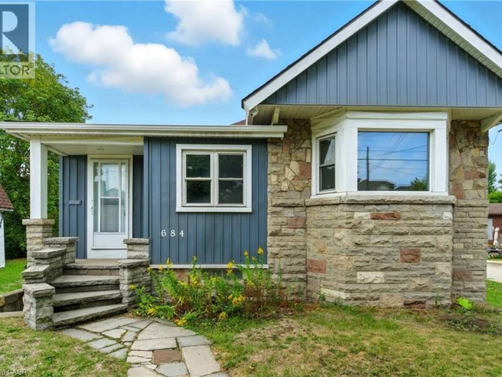 684 BEACH Boulevard, Hamilton, Ontario L8H 6Y4