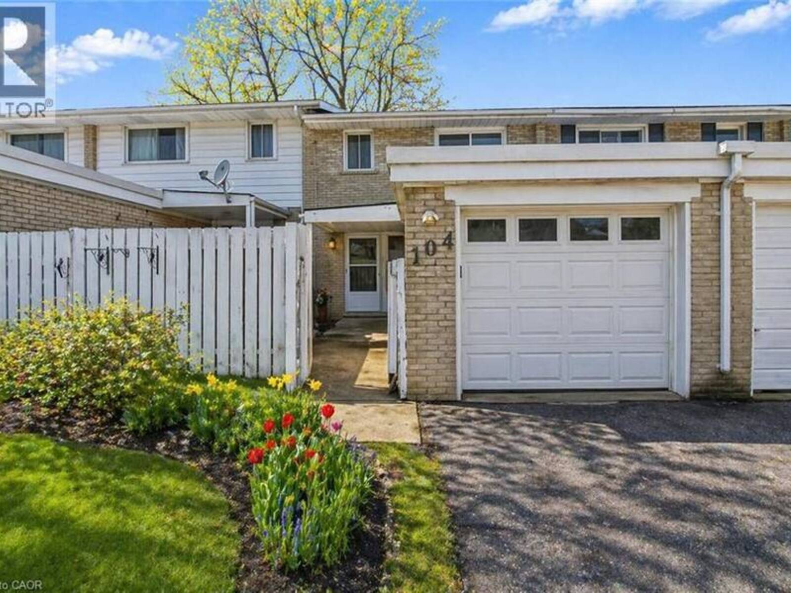 104 RALGREEN Crescent, Kitchener, Ontario N2M 1T9