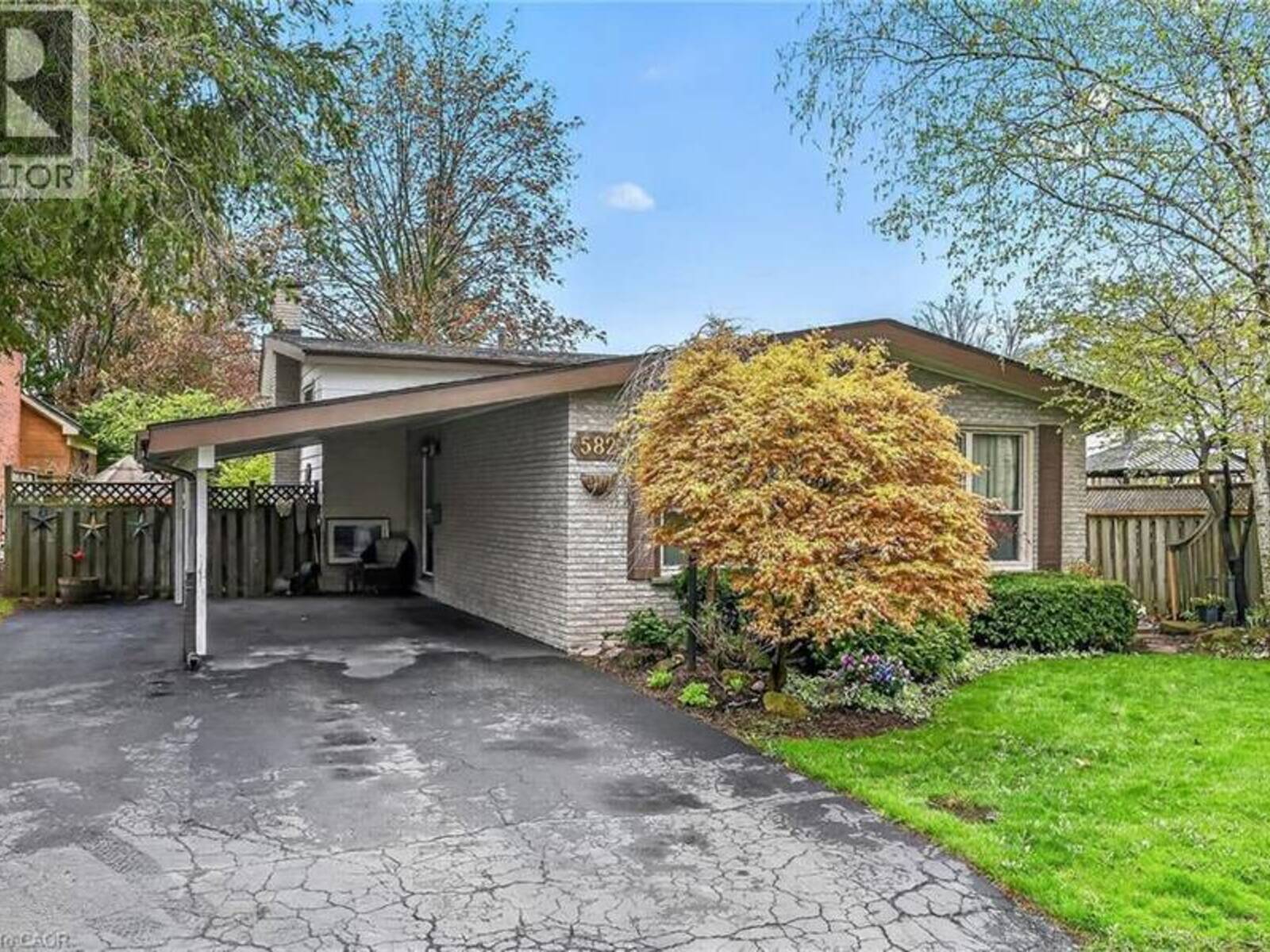 582 WOODVIEW Road, Burlington, Ontario L7N 3A1