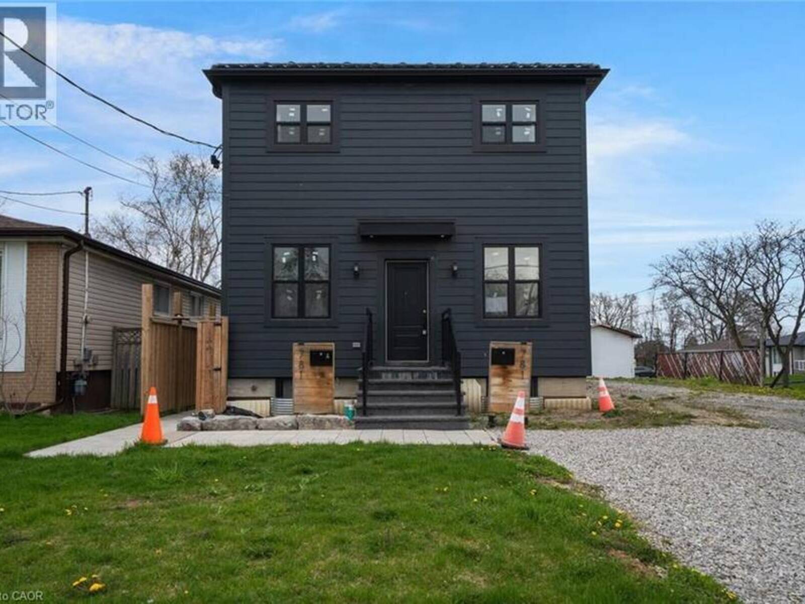 781 OLIVA Street, Pickering, Ontario L1W 2V9